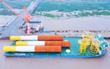 潤(rùn)邦海洋3根大型海上風(fēng)電單樁順利裝船發(fā)運(yùn)