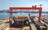 我國自主設(shè)計(jì)建造，亞洲首艘新型“海上油氣加工廠”在青島完成船體建造